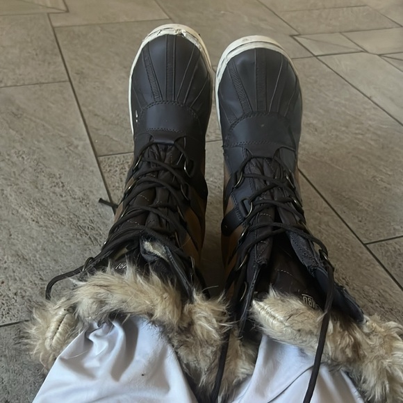 Snow boots 🥾 great condition no rips no odors very light weight size 8 - Picture 9 of 10